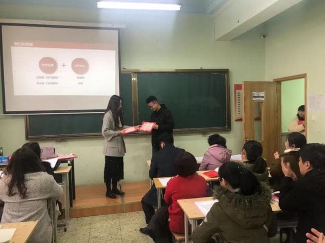 家校联手为成长加油｜郑州基石中学召开高一年级期末家长会