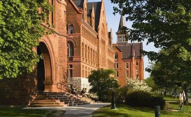 名校来访|美国佛蒙特大学、南卡罗莱纳大学招生官来访郑州基石中学 ！